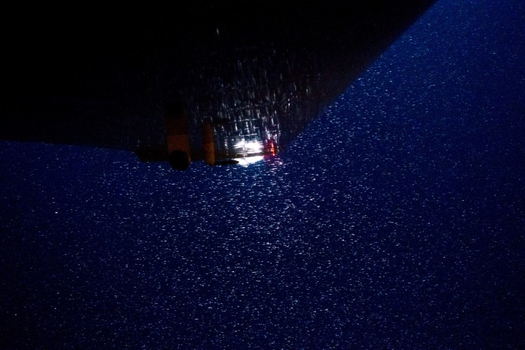 Wing tip strobe. I took about 10 photos and finally caught it flashing.